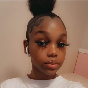 Meet your Posher, Kallana